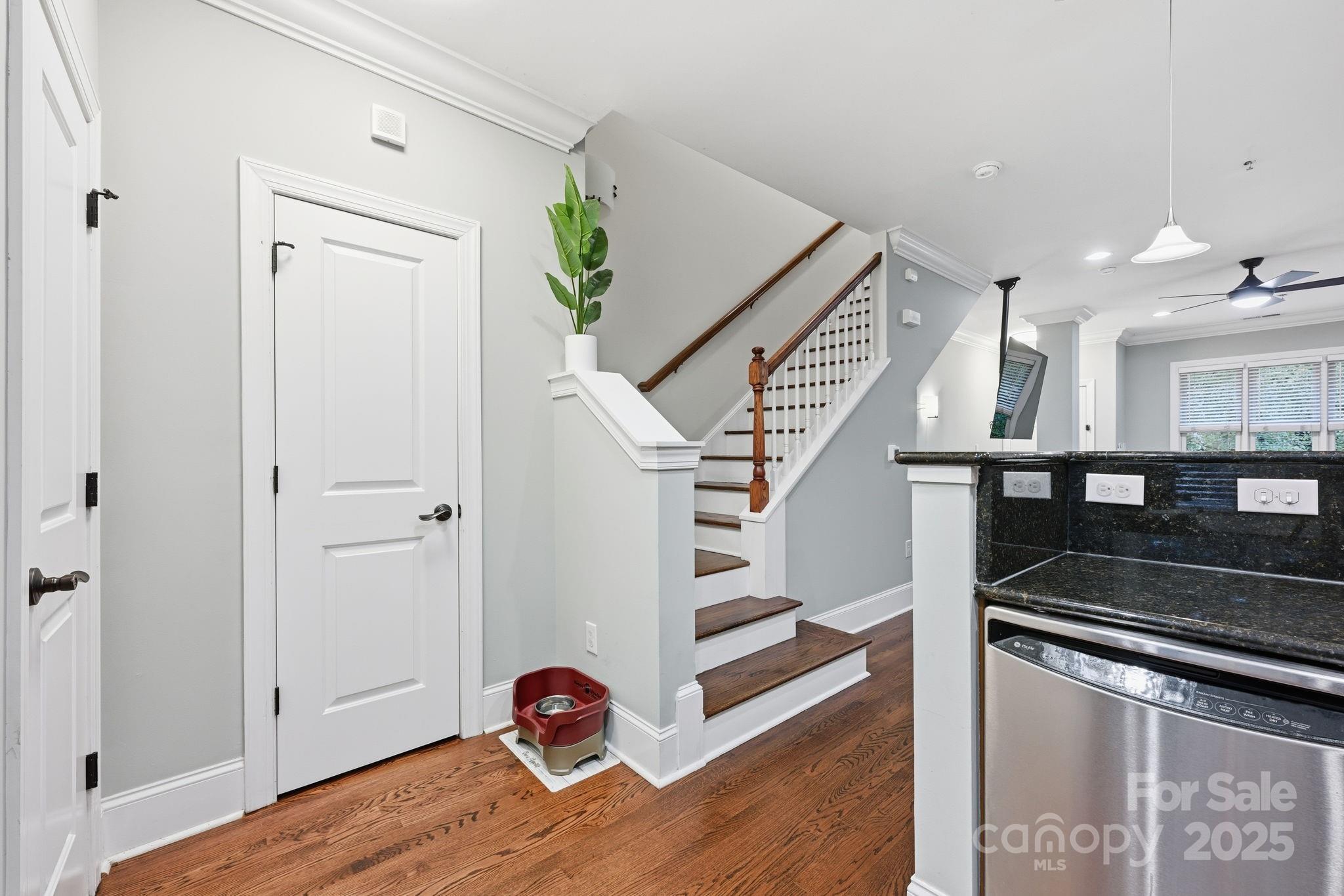 100 N Laurel Avenue 115 Property Photo 23