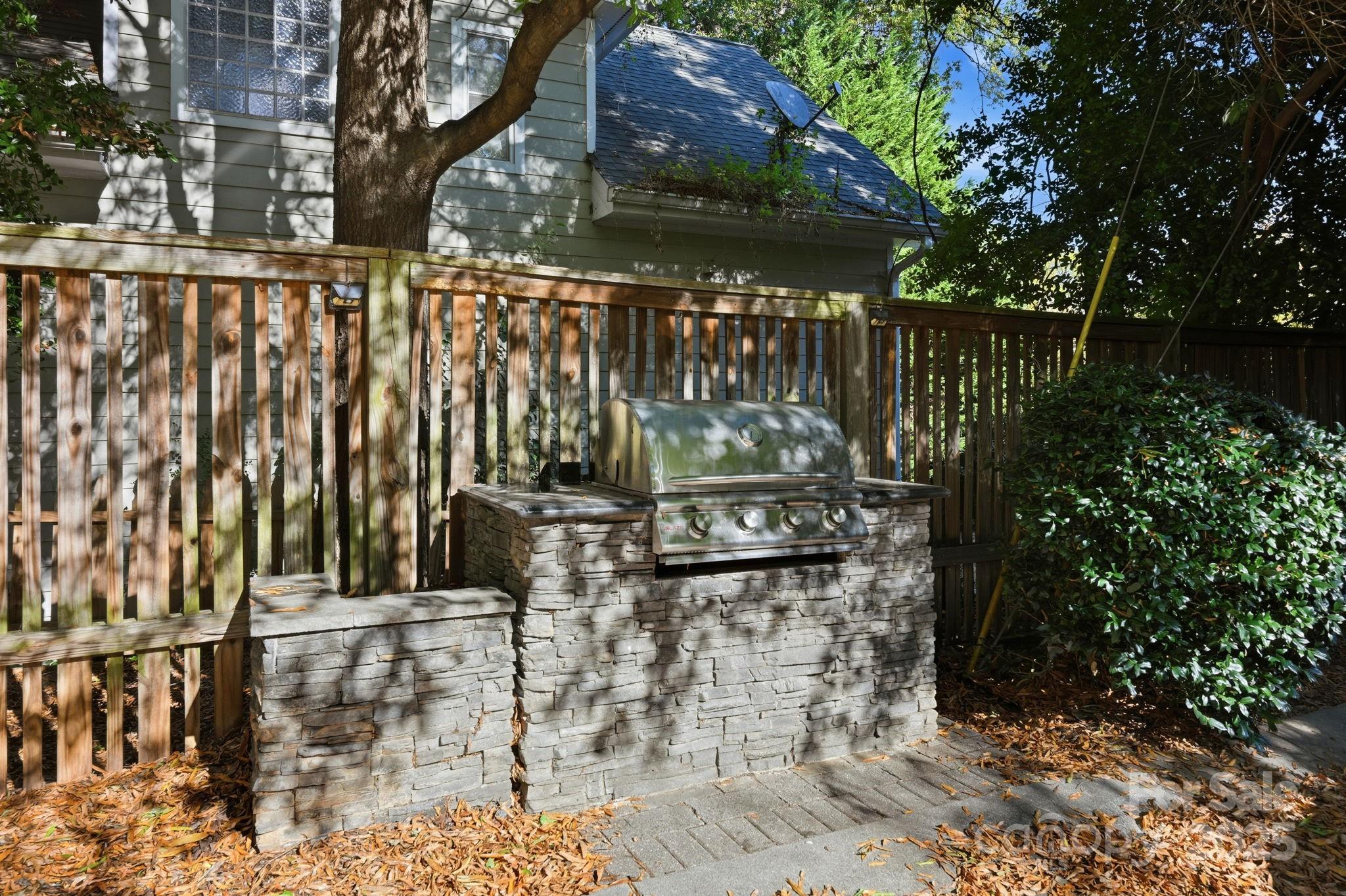 100 N Laurel Avenue 115 Property Photo 36