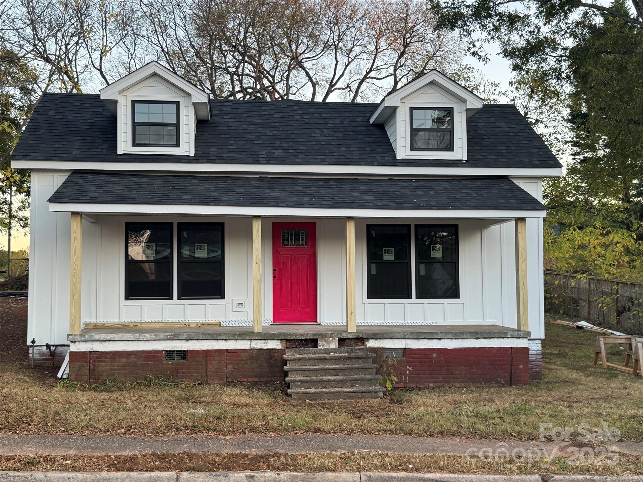 203 Lee Street Property Photo 1