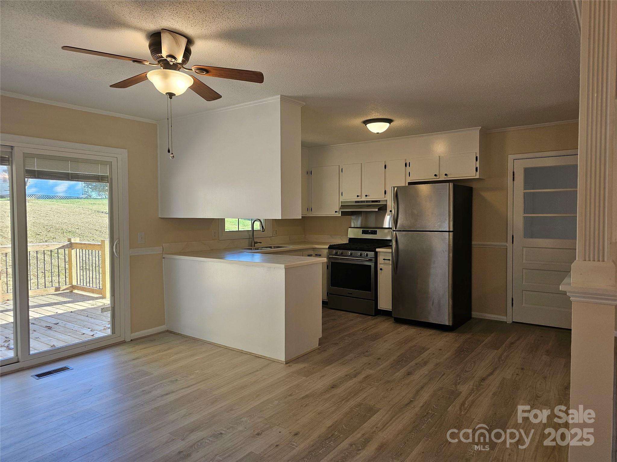 3025 Downing Street Property Photo 4