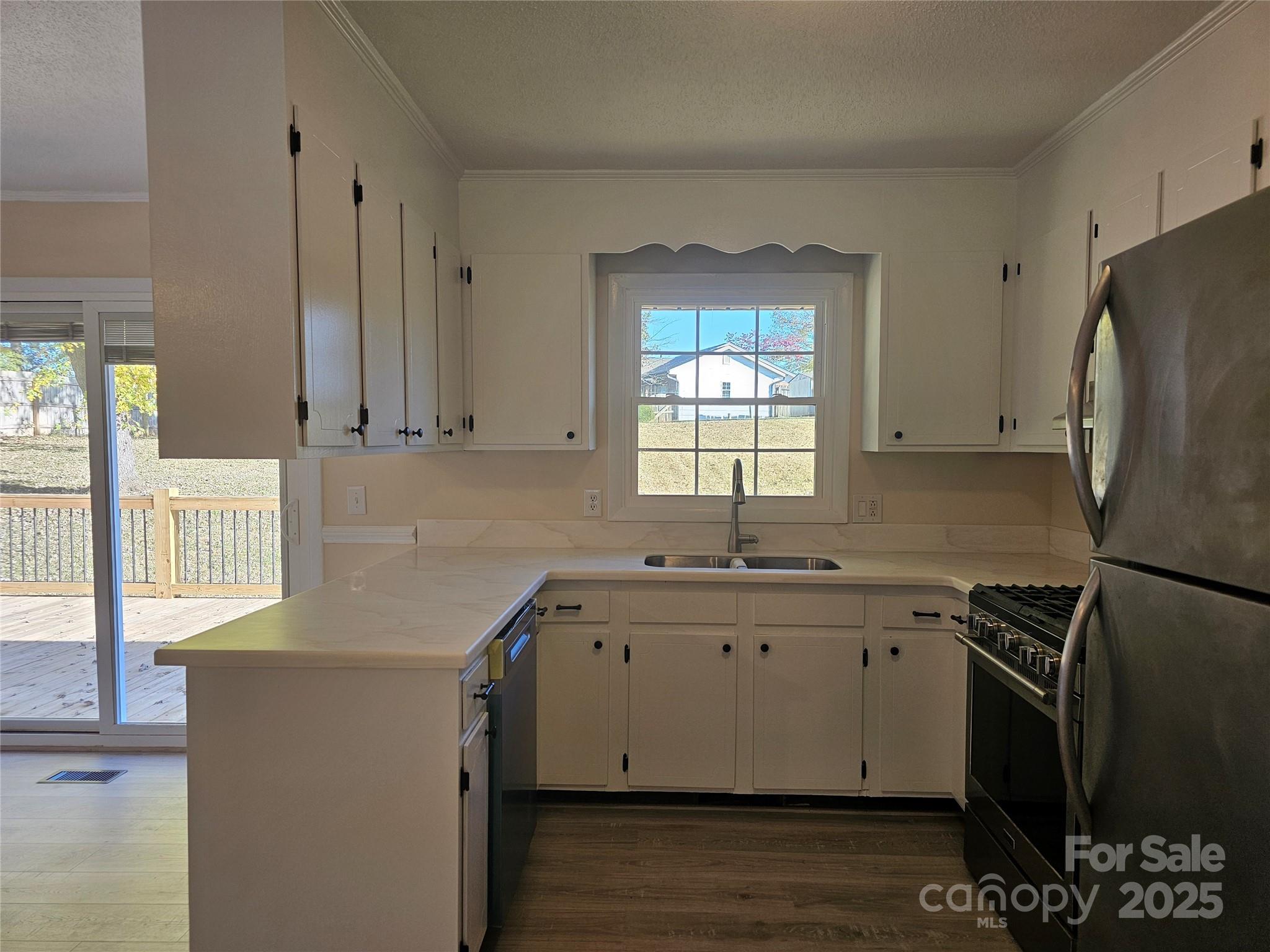 3025 Downing Street Property Photo 5