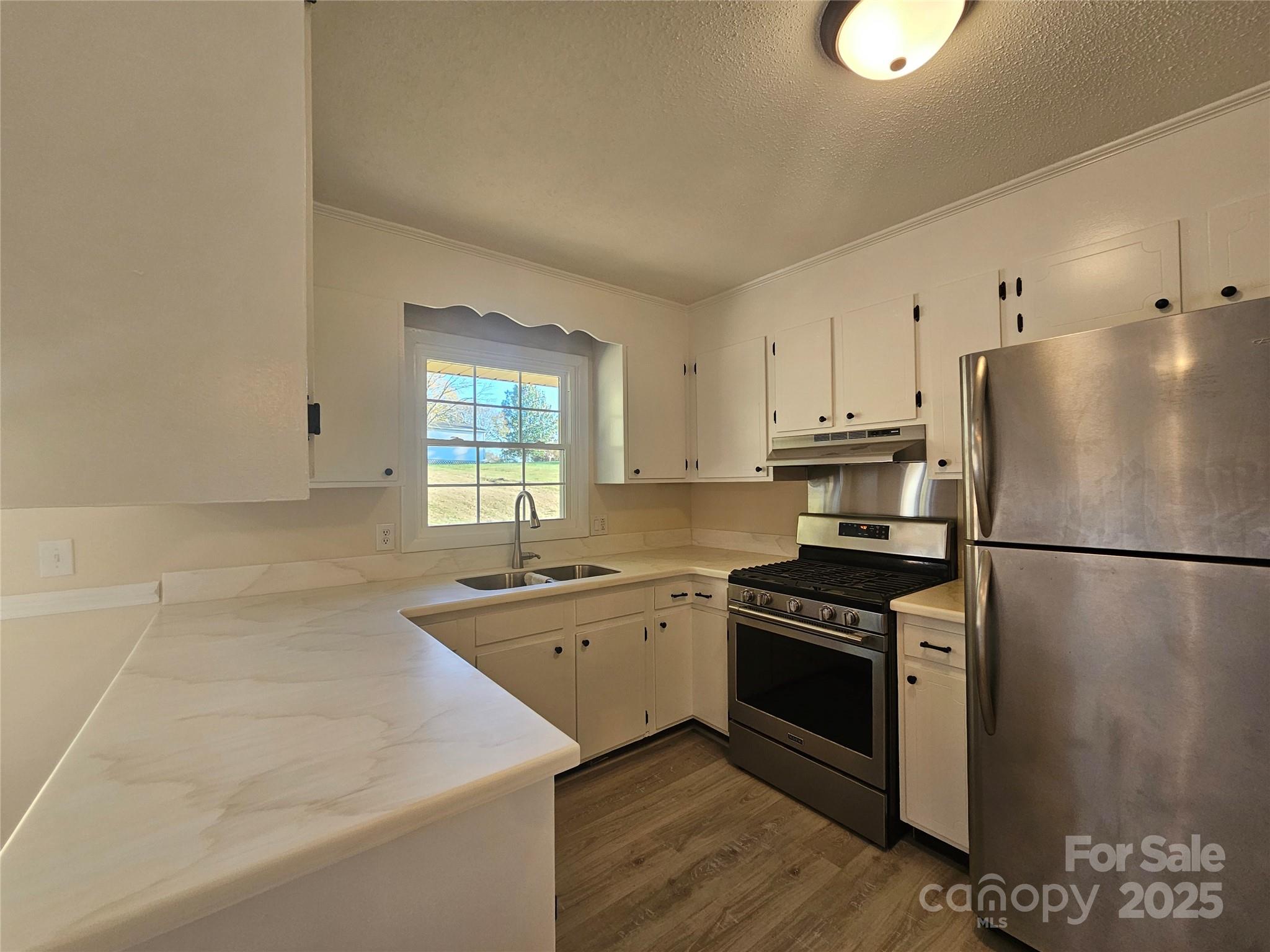 3025 Downing Street Property Photo 6