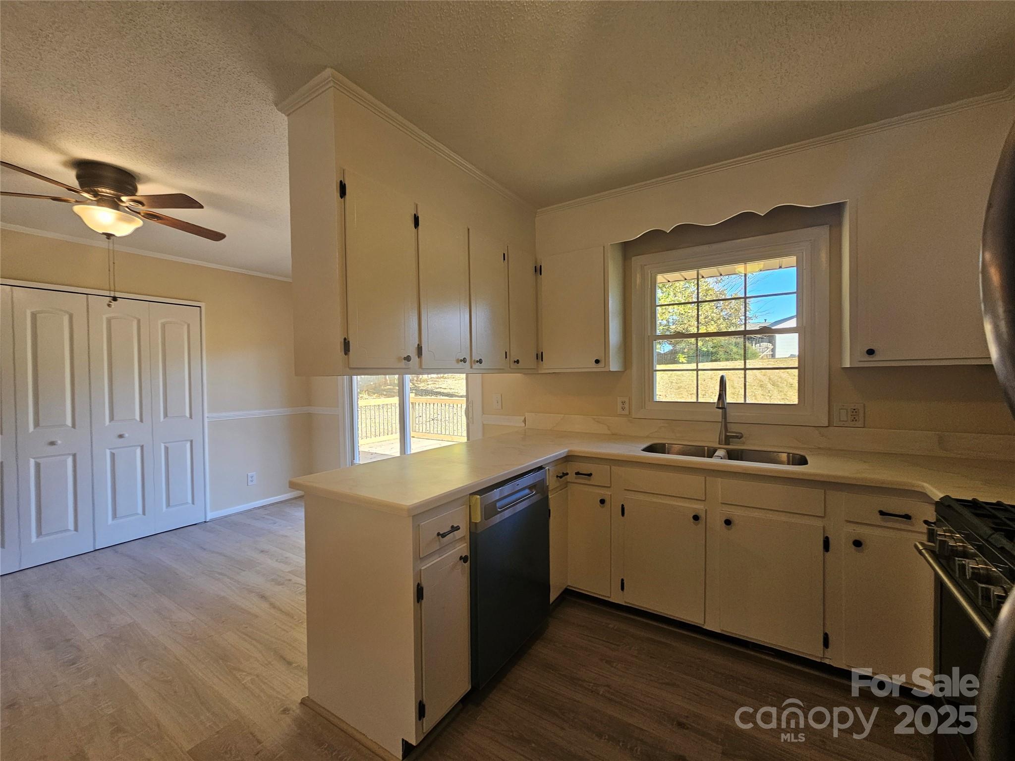 3025 Downing Street Property Photo 7