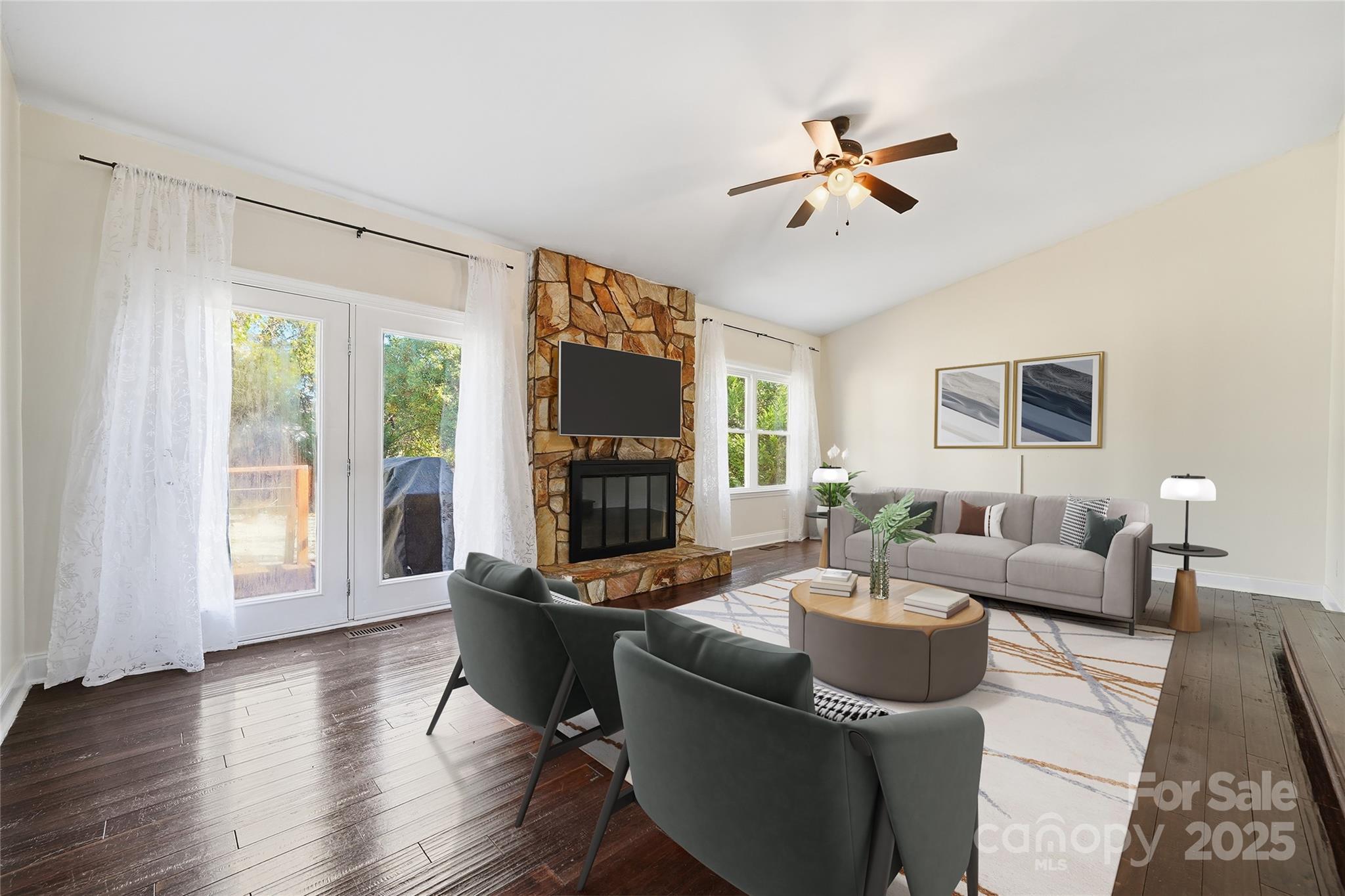 501 Vista Grande Circle Property Photo 3