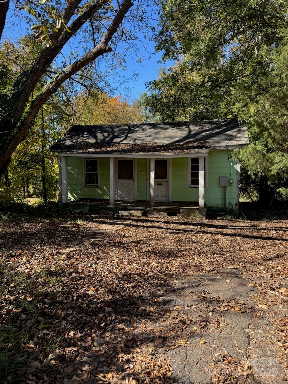 307 Steele Street Property Photo 1