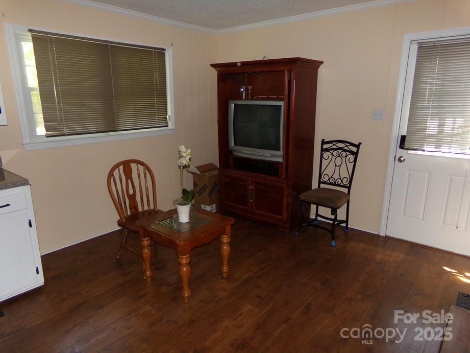 556 Roundtree Circle Property Photo 3