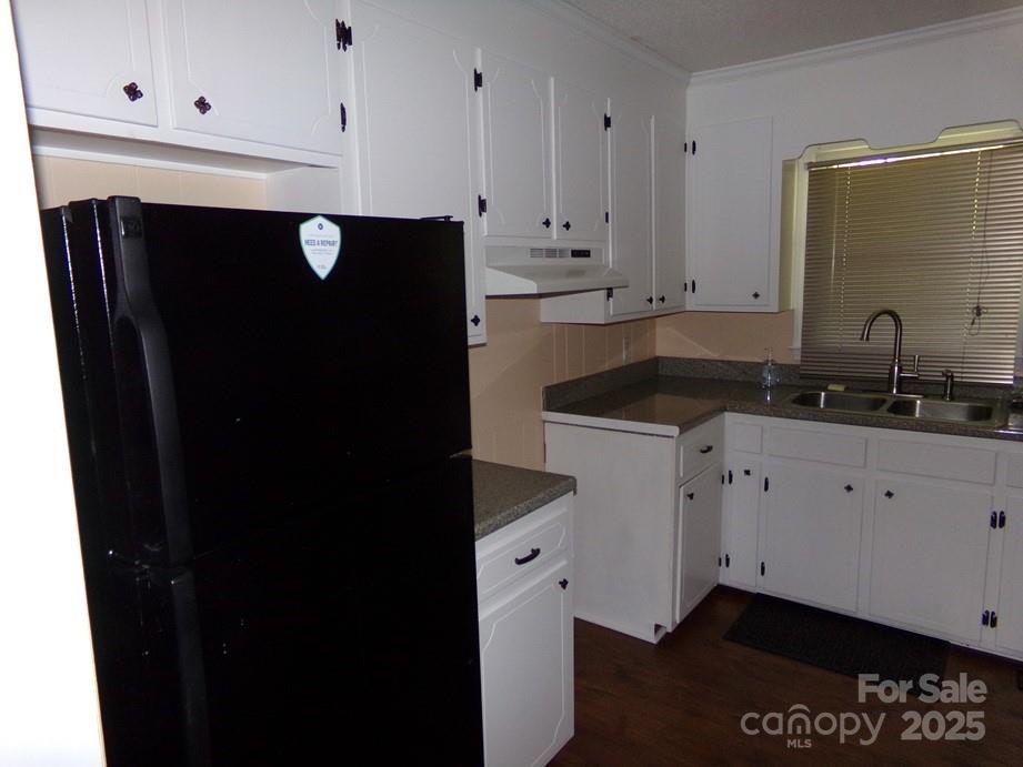 556 Roundtree Circle Property Photo 4