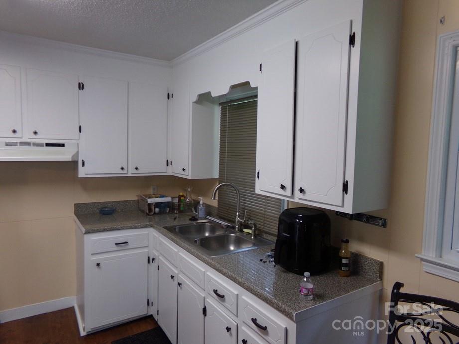 556 Roundtree Circle Property Photo 5