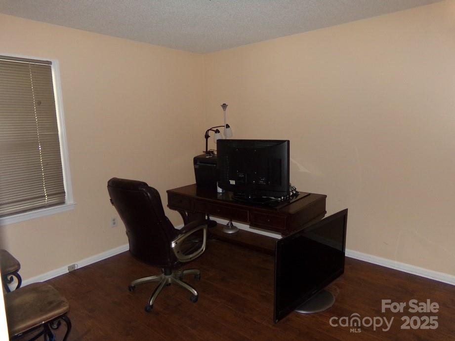 556 Roundtree Circle Property Photo 7