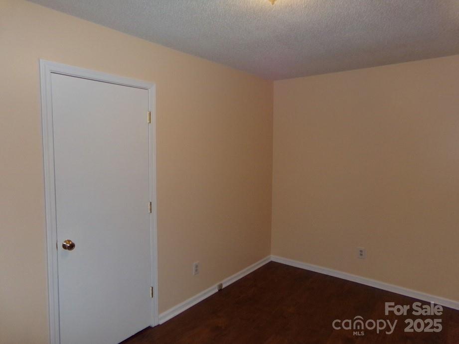 556 Roundtree Circle Property Photo 8
