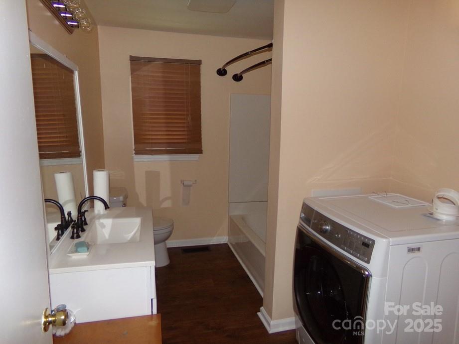 556 Roundtree Circle Property Photo 10