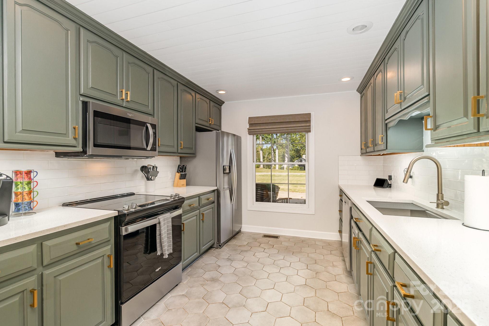 242 Waddell Road Property Photo 14