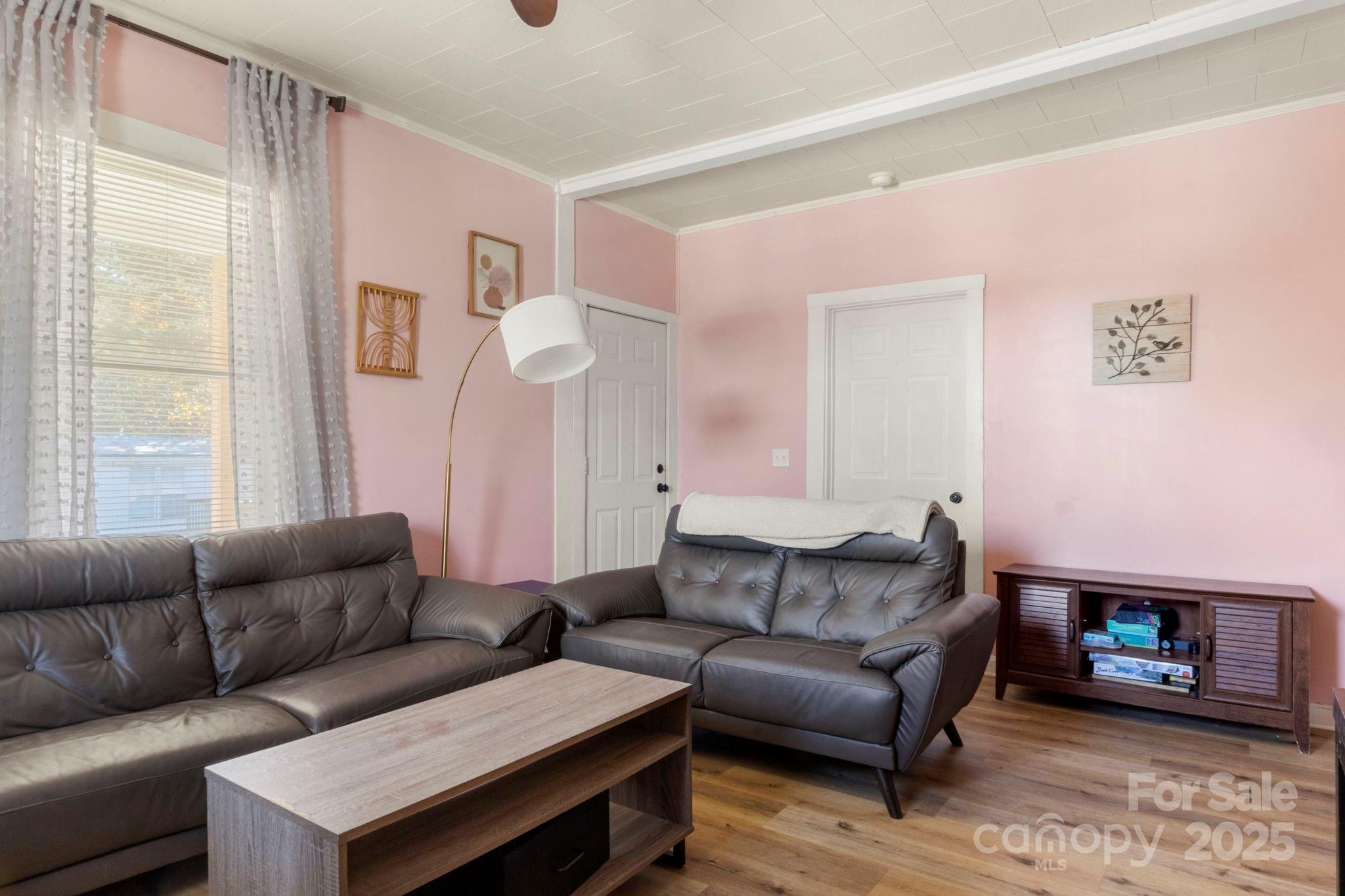 204 Shelby Street Property Photo 10