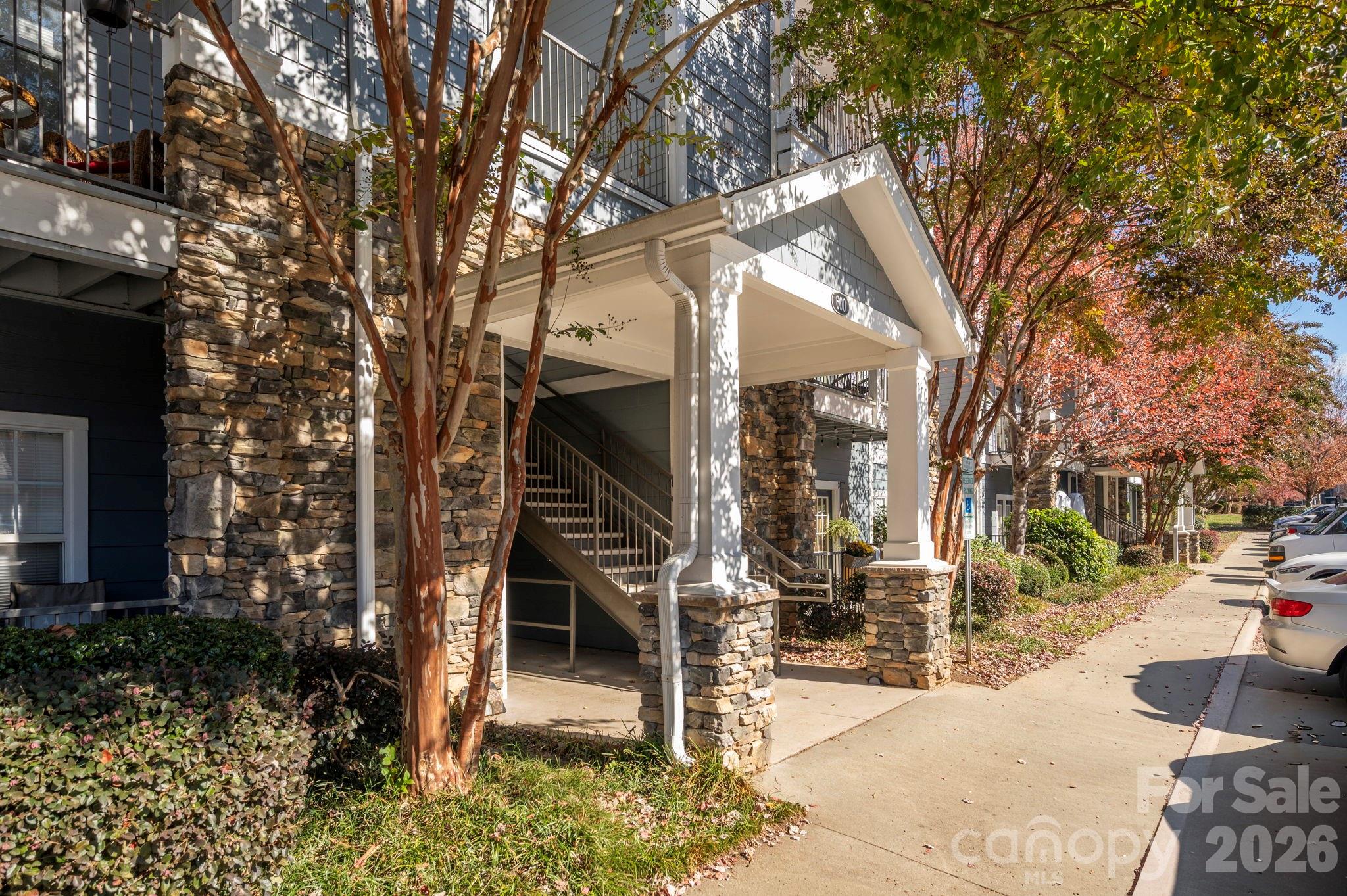600 Vista Lake Drive 4 Property Photo 2