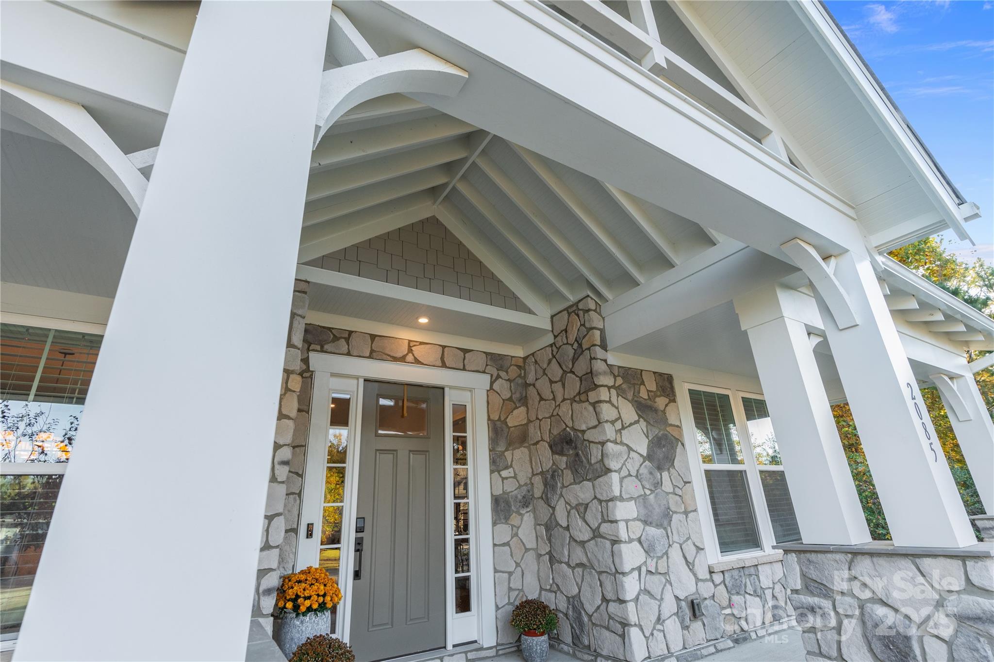 2085 Paddlers Cove Drive Property Photo 1