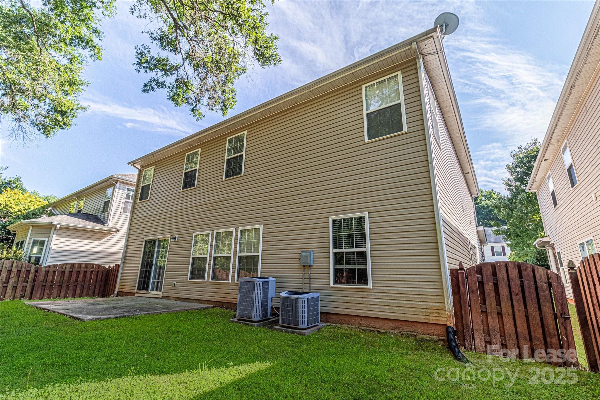 15635 Normans Landing Drive Property Photo 9