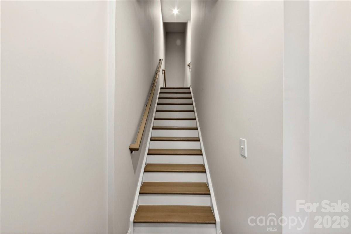 921 Archway Lane Property Photo 4