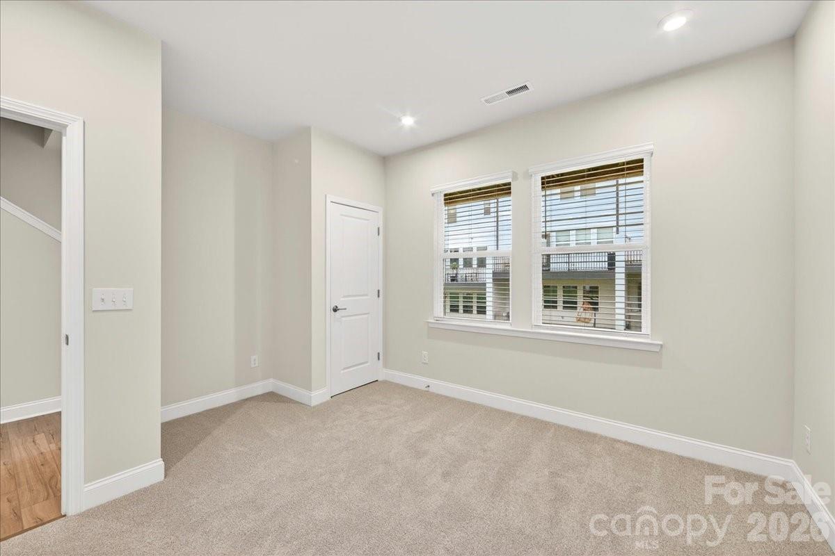 921 Archway Lane Property Photo 8