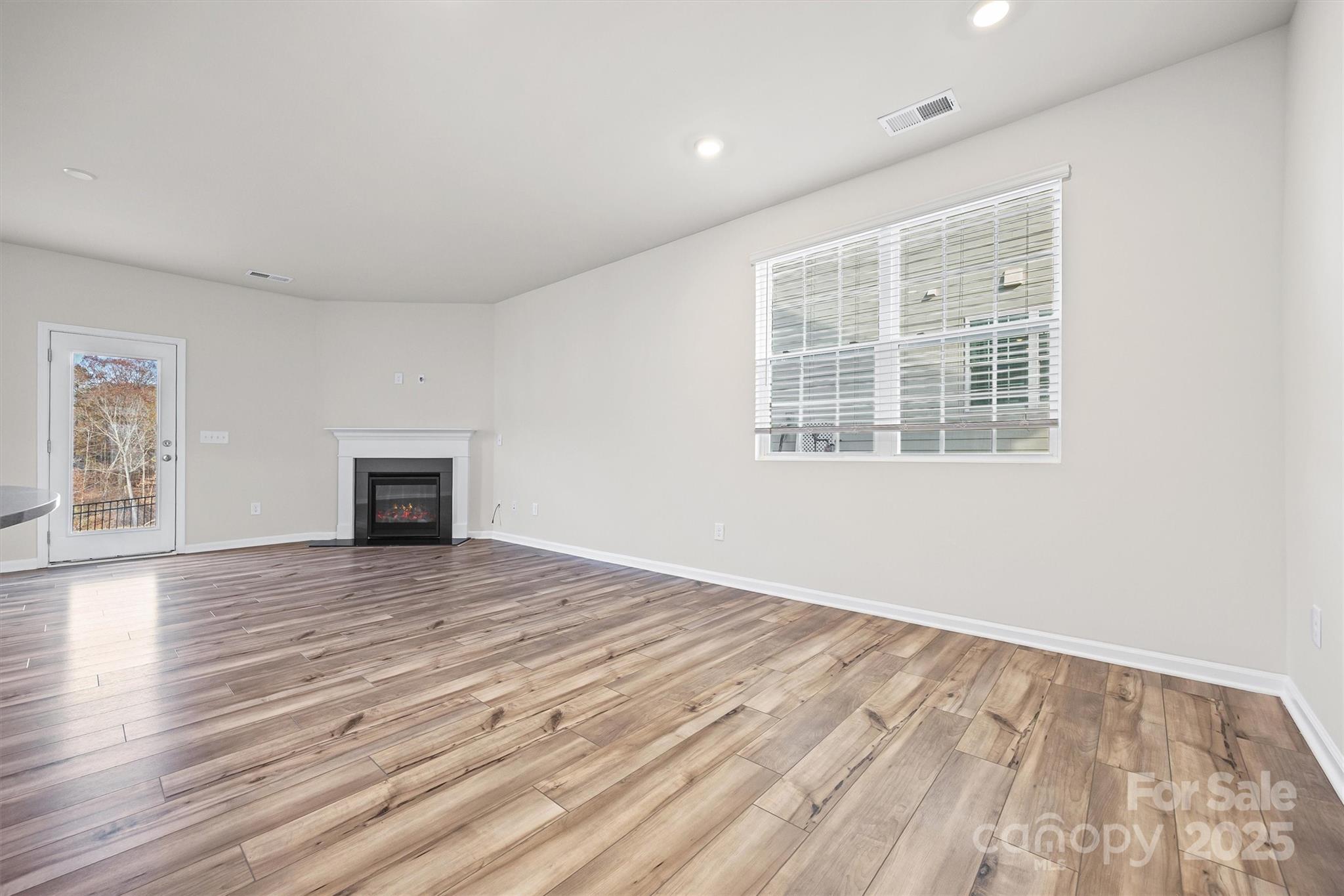 5038 Moss Pine Way Property Photo 4