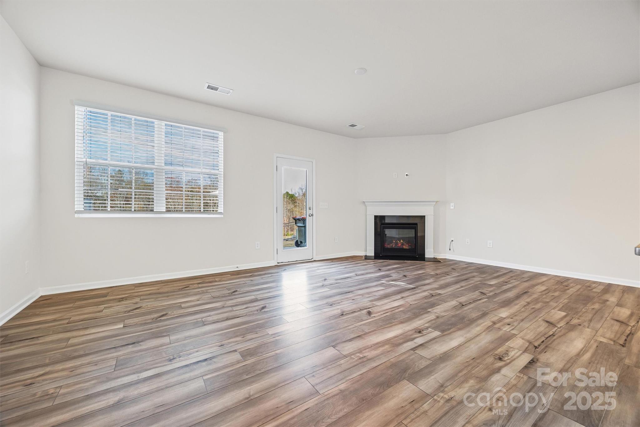 5038 Moss Pine Way Property Photo 7