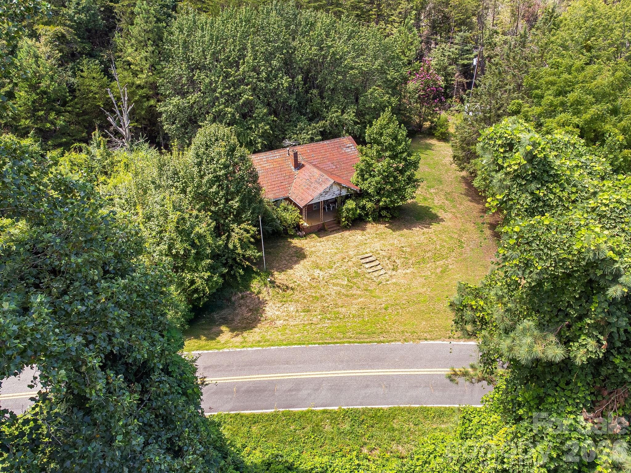 211 Luckadoo Road Property Photo 1