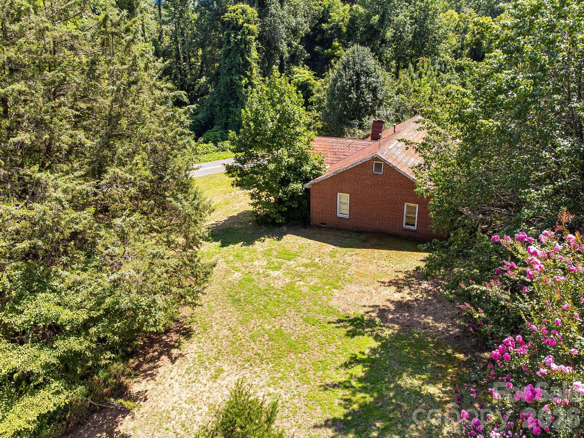 211 Luckadoo Road Property Photo 3