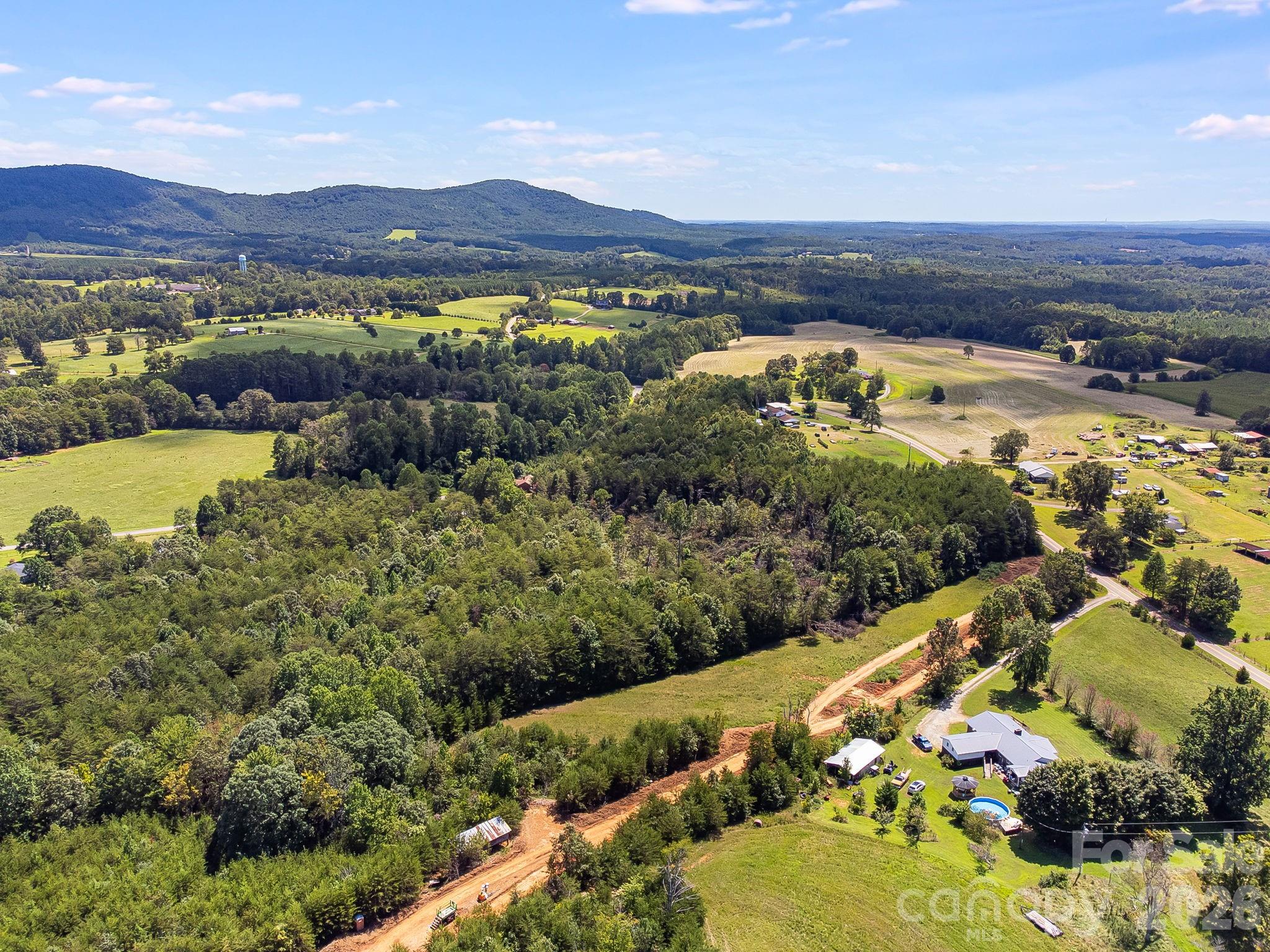 211 Luckadoo Road Property Photo 4