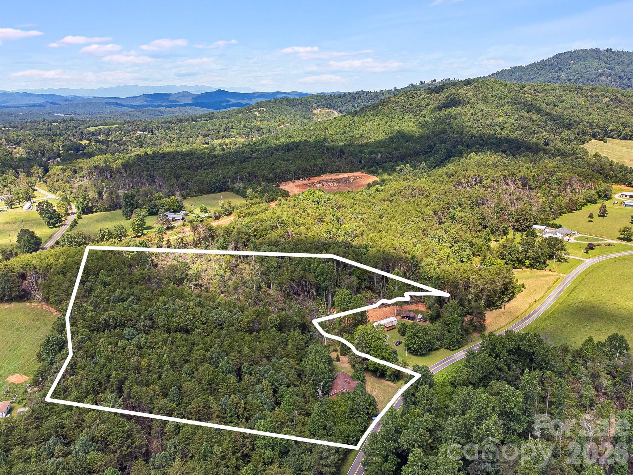 211 Luckadoo Road Property Photo 5