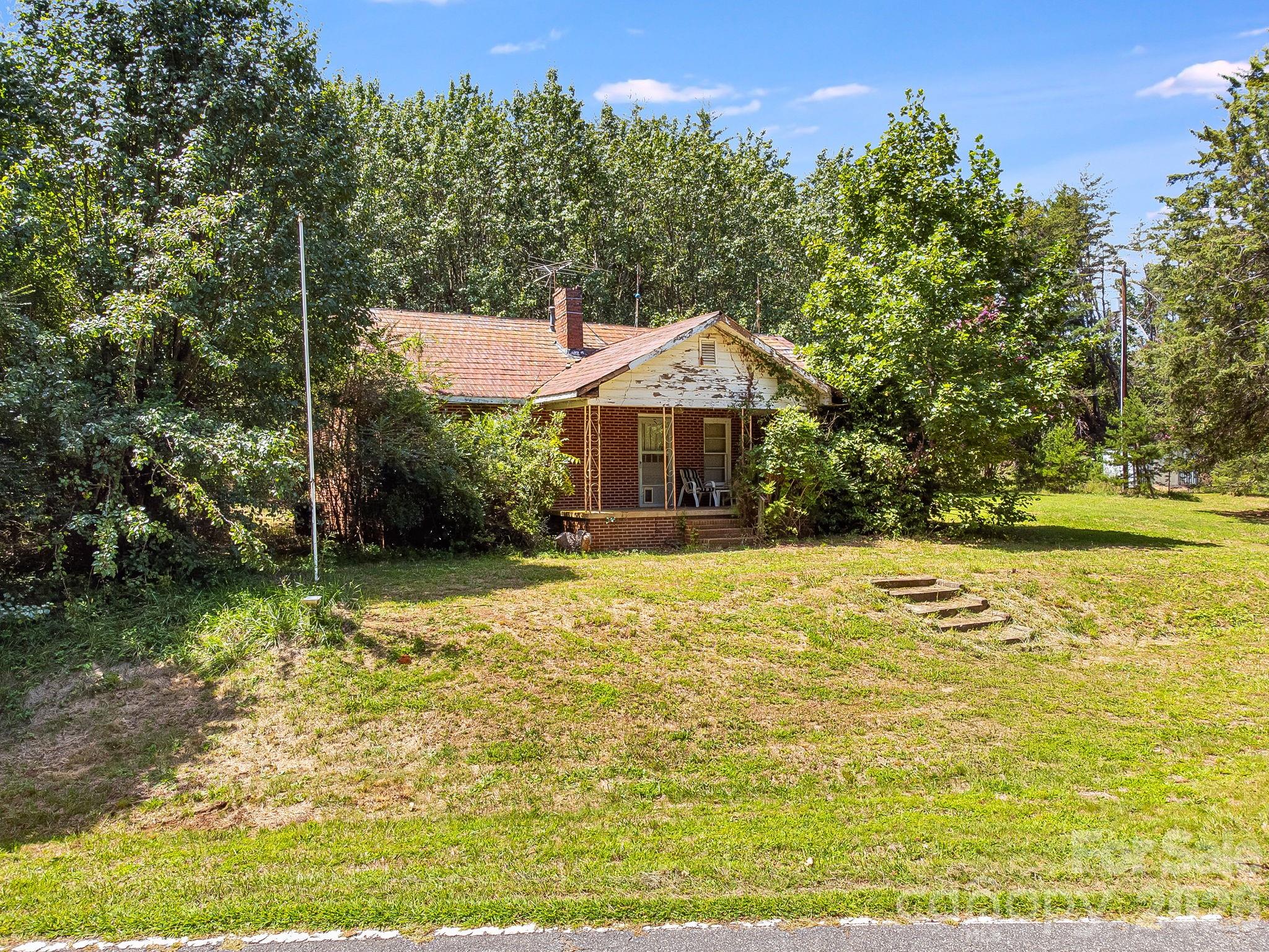 211 Luckadoo Road Property Photo 8