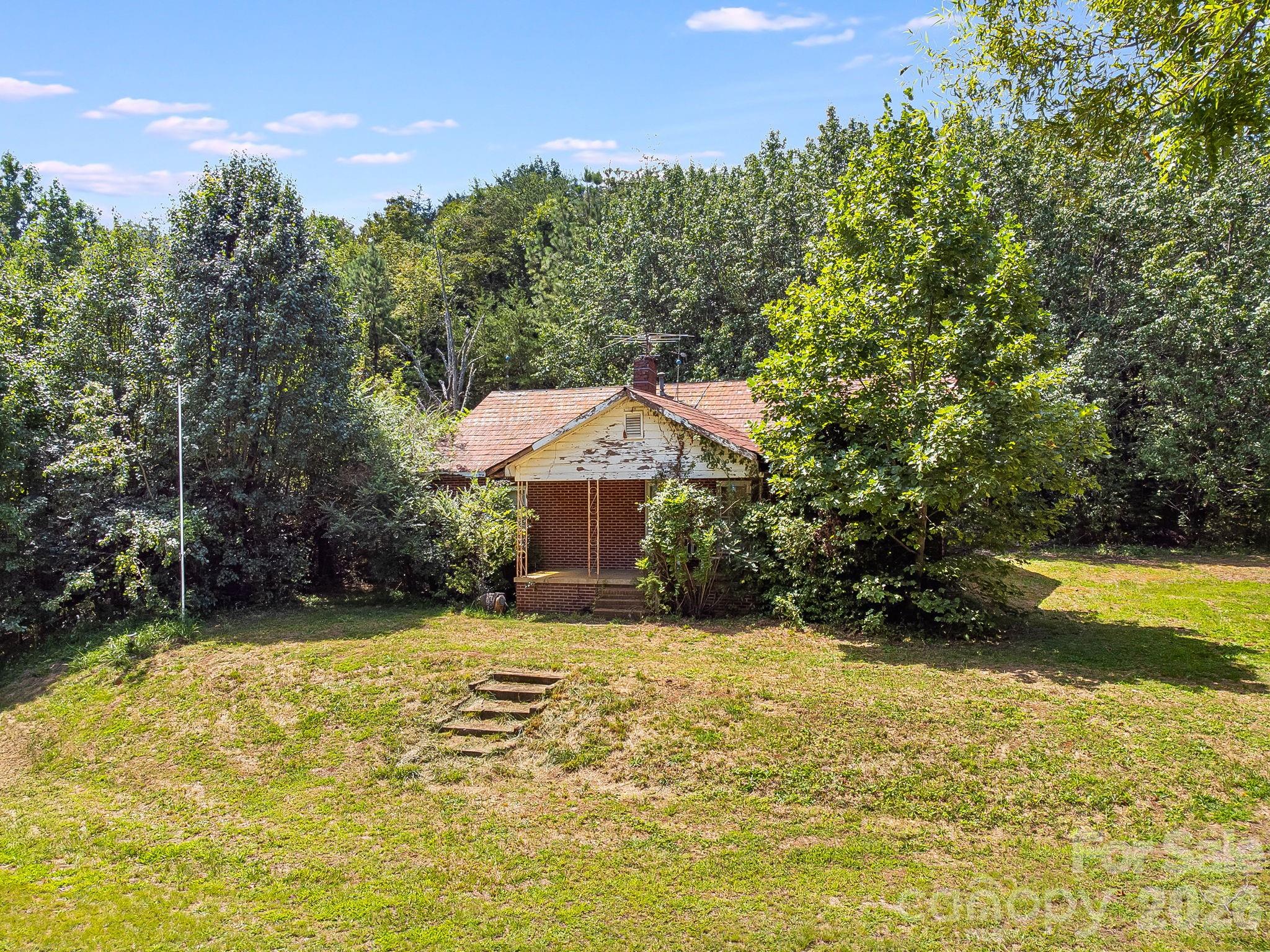 211 Luckadoo Road Property Photo 9