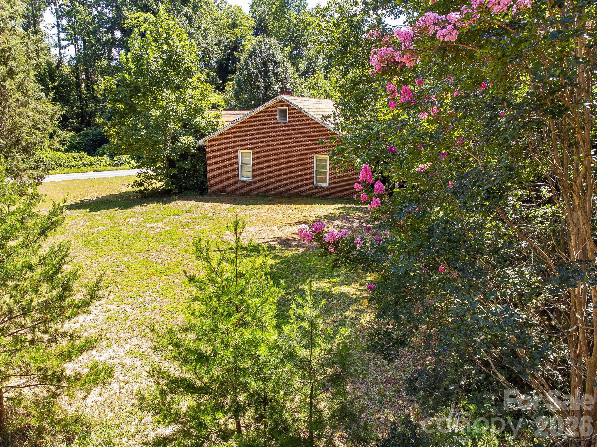 211 Luckadoo Road Property Photo 11