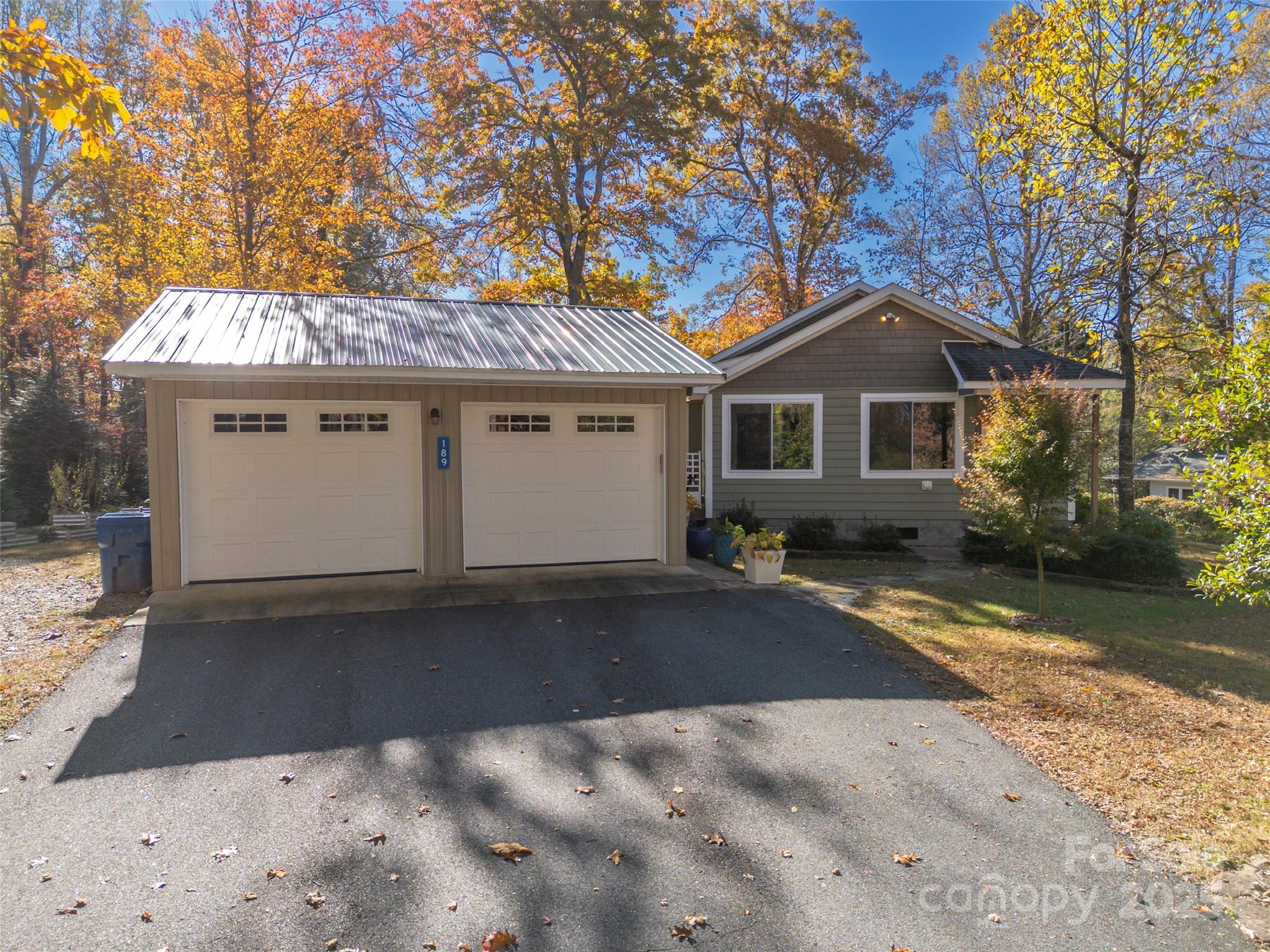 189 Friendly Circle Property Photo 4