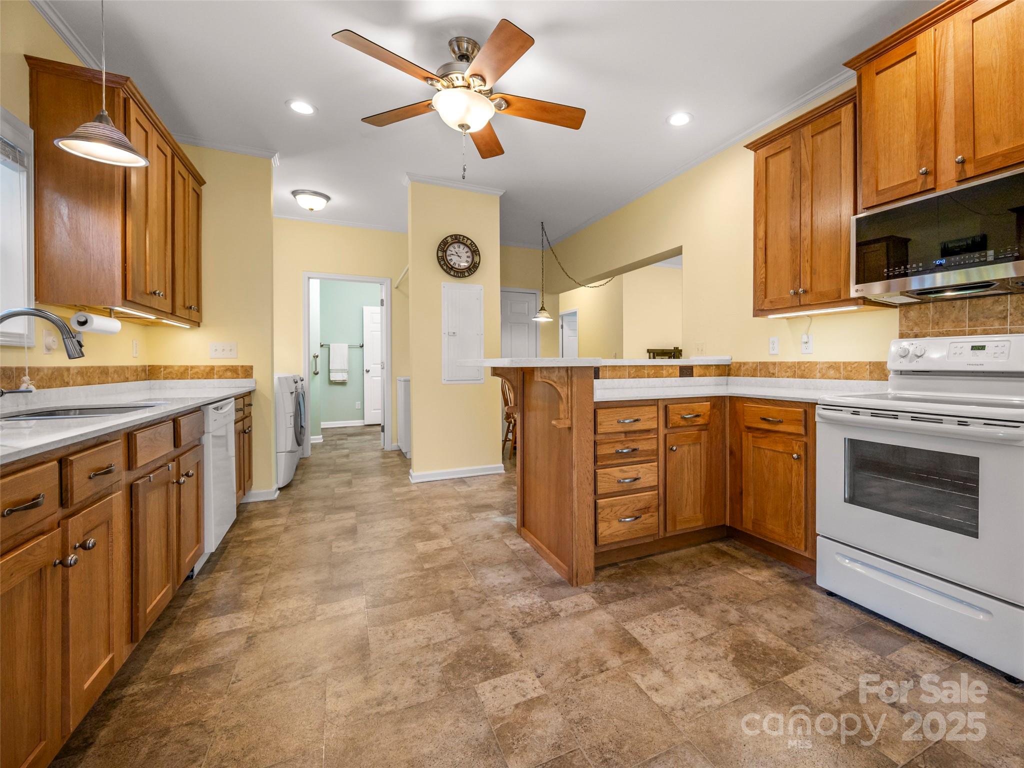 189 Friendly Circle Property Photo 11