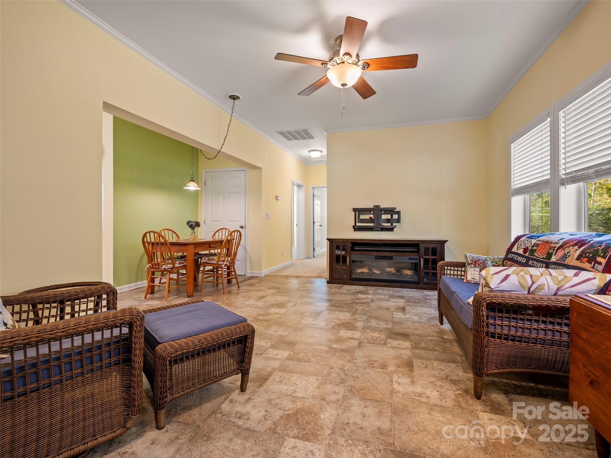 189 Friendly Circle Property Photo 17