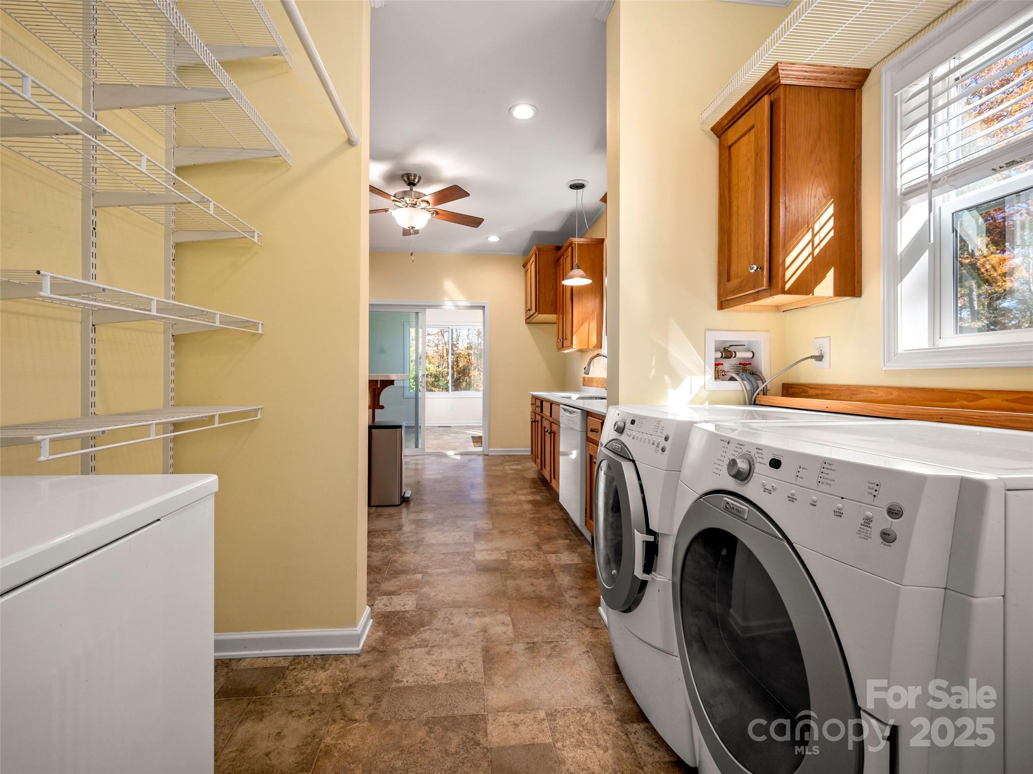 189 Friendly Circle Property Photo 28