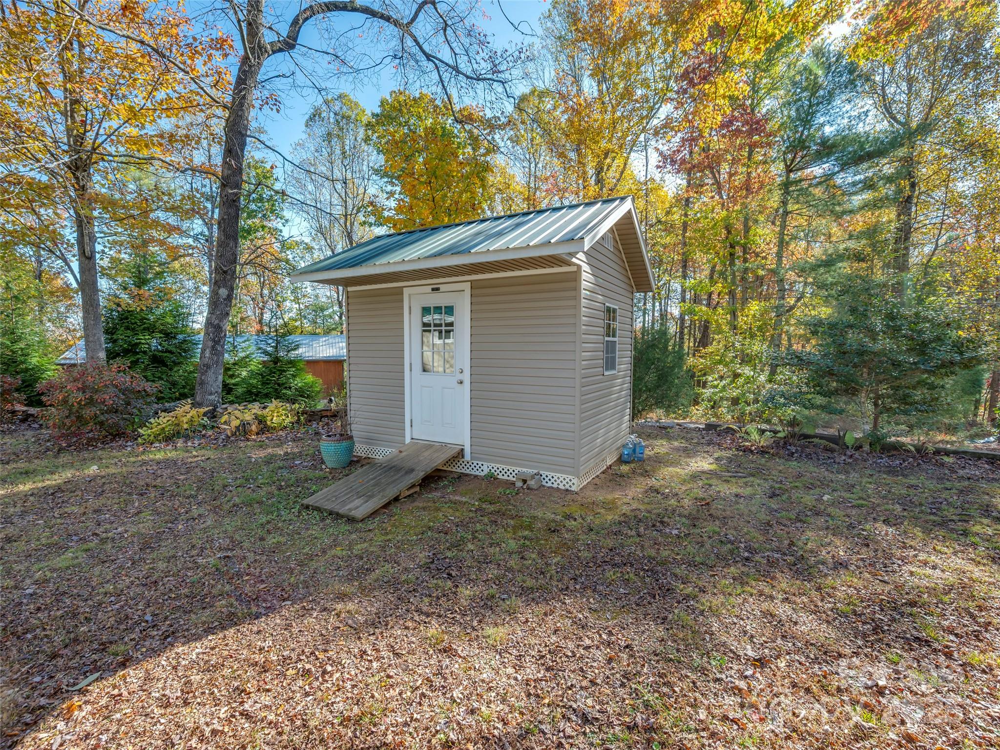 189 Friendly Circle Property Photo 31