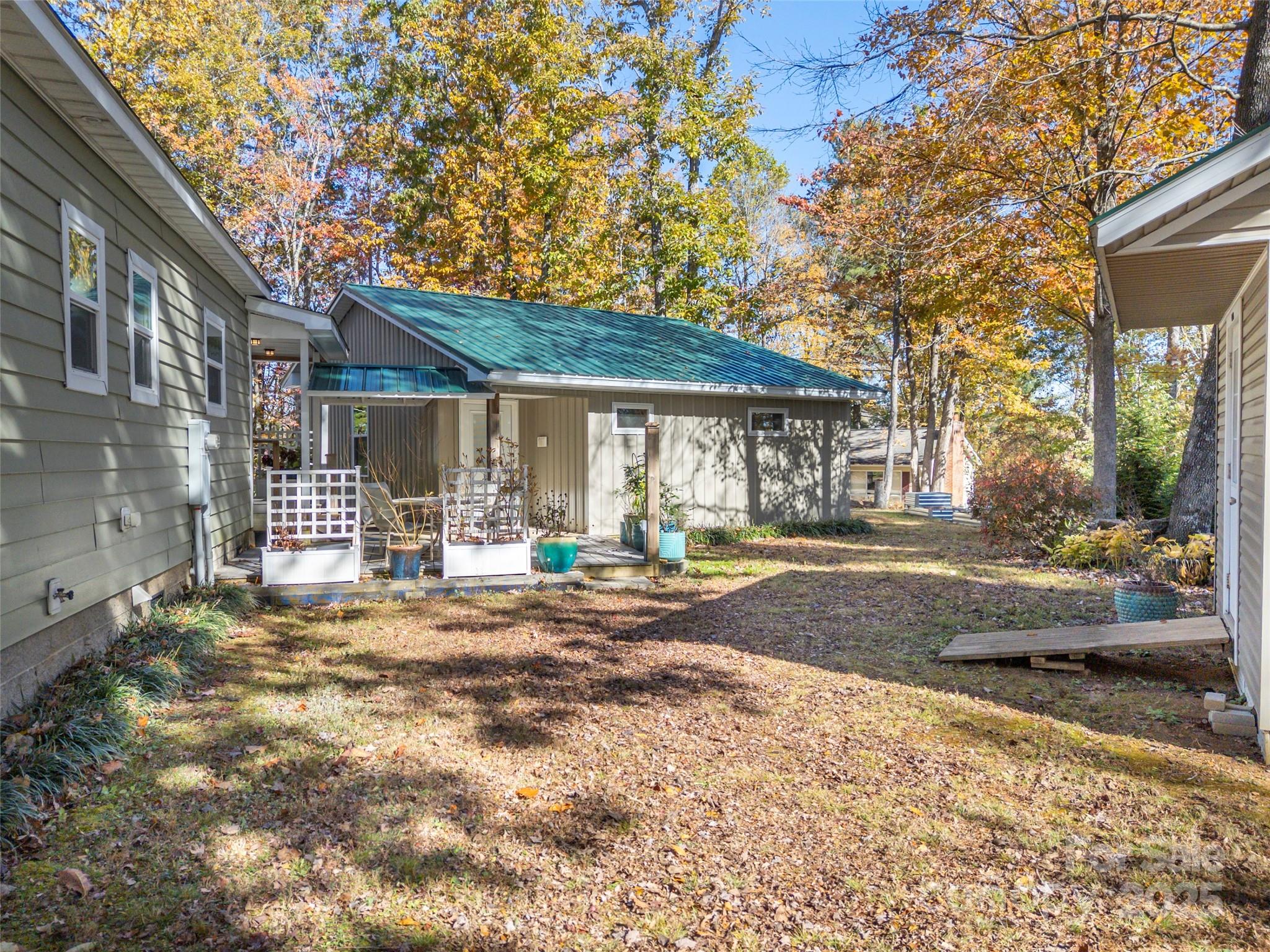 189 Friendly Circle Property Photo 32