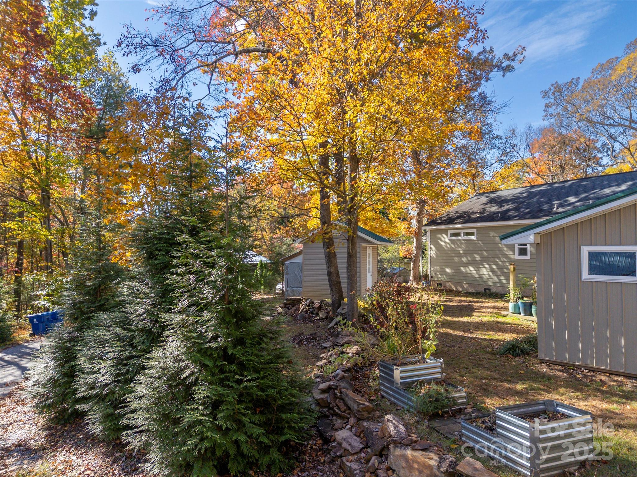 189 Friendly Circle Property Photo 36