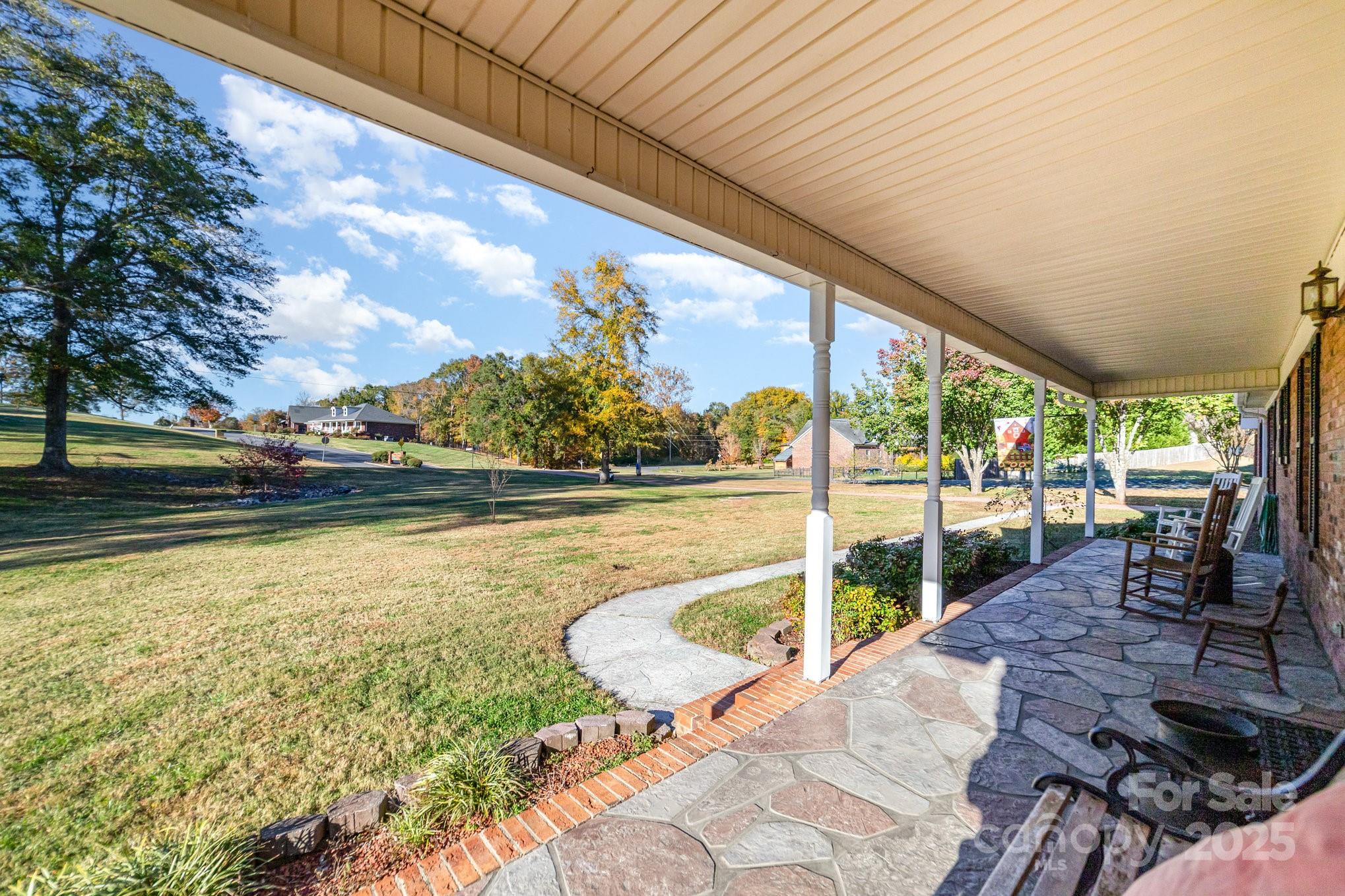 2595 Shamrock Road Property Photo 3