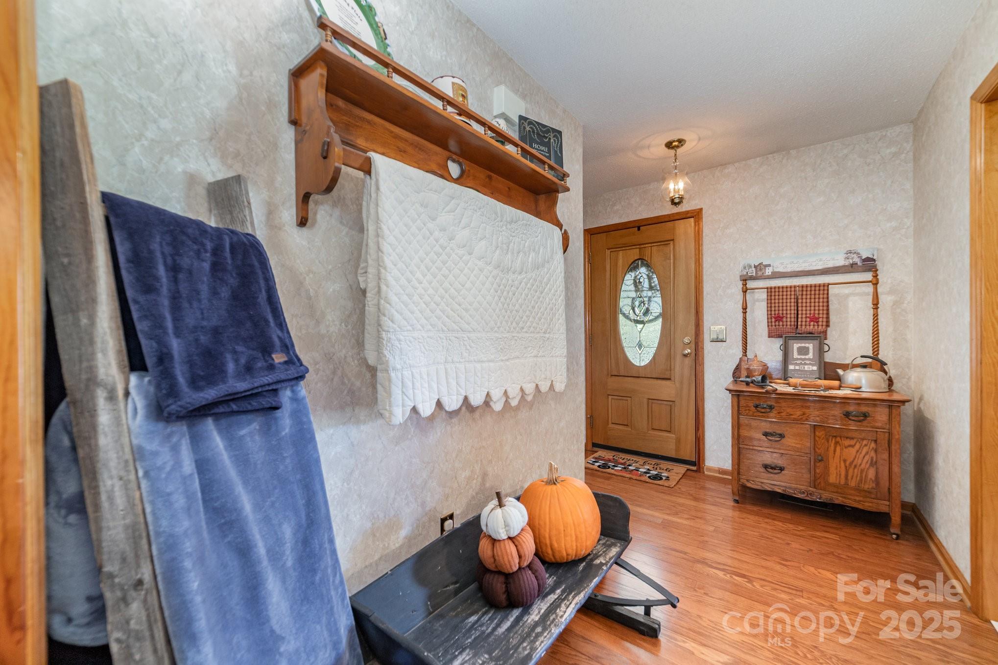 2595 Shamrock Road Property Photo 4