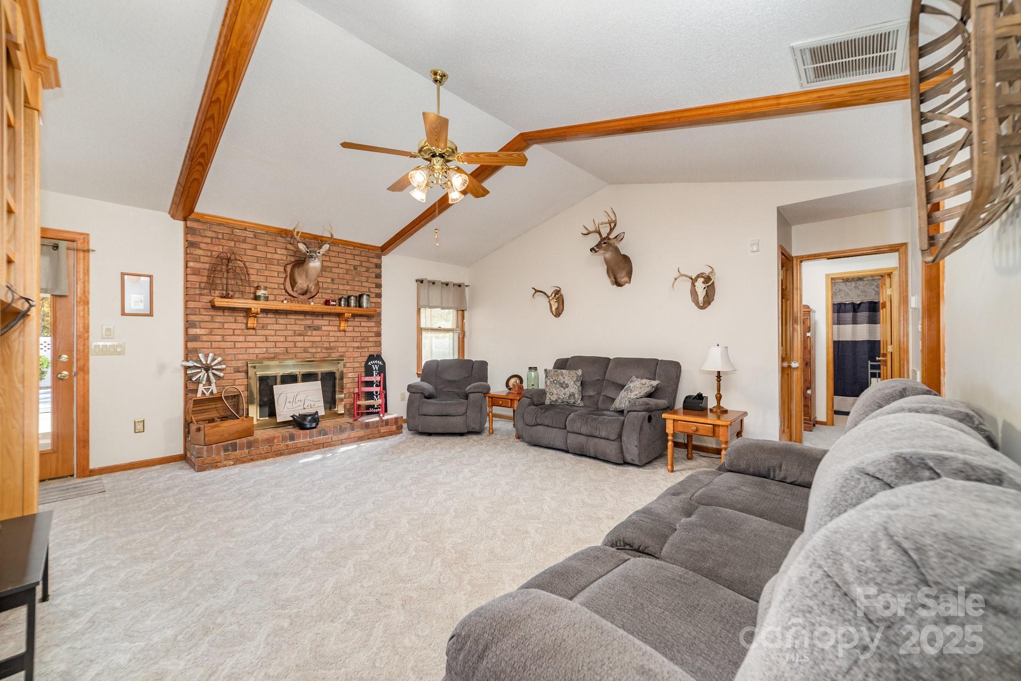 2595 Shamrock Road Property Photo 5