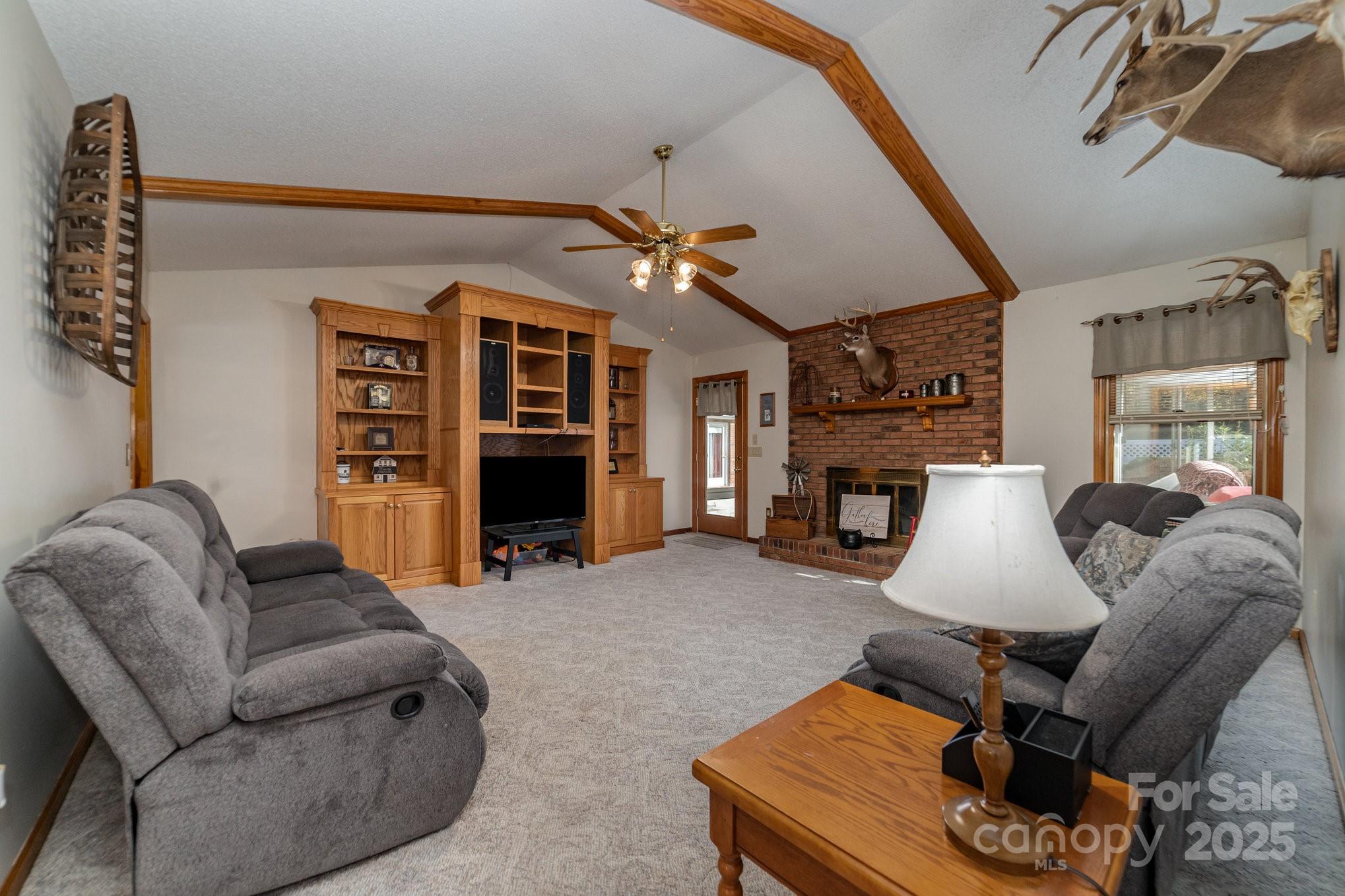 2595 Shamrock Road Property Photo 6