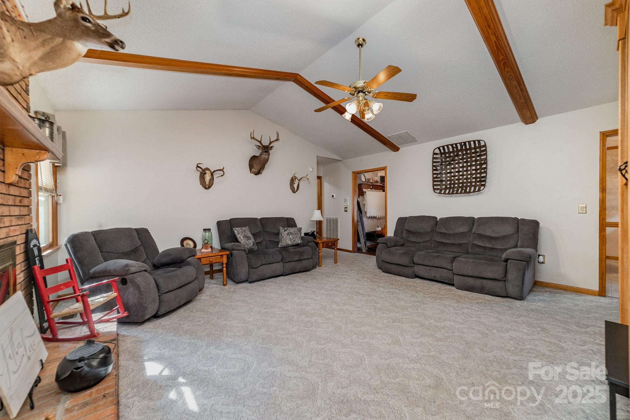 2595 Shamrock Road Property Photo 8