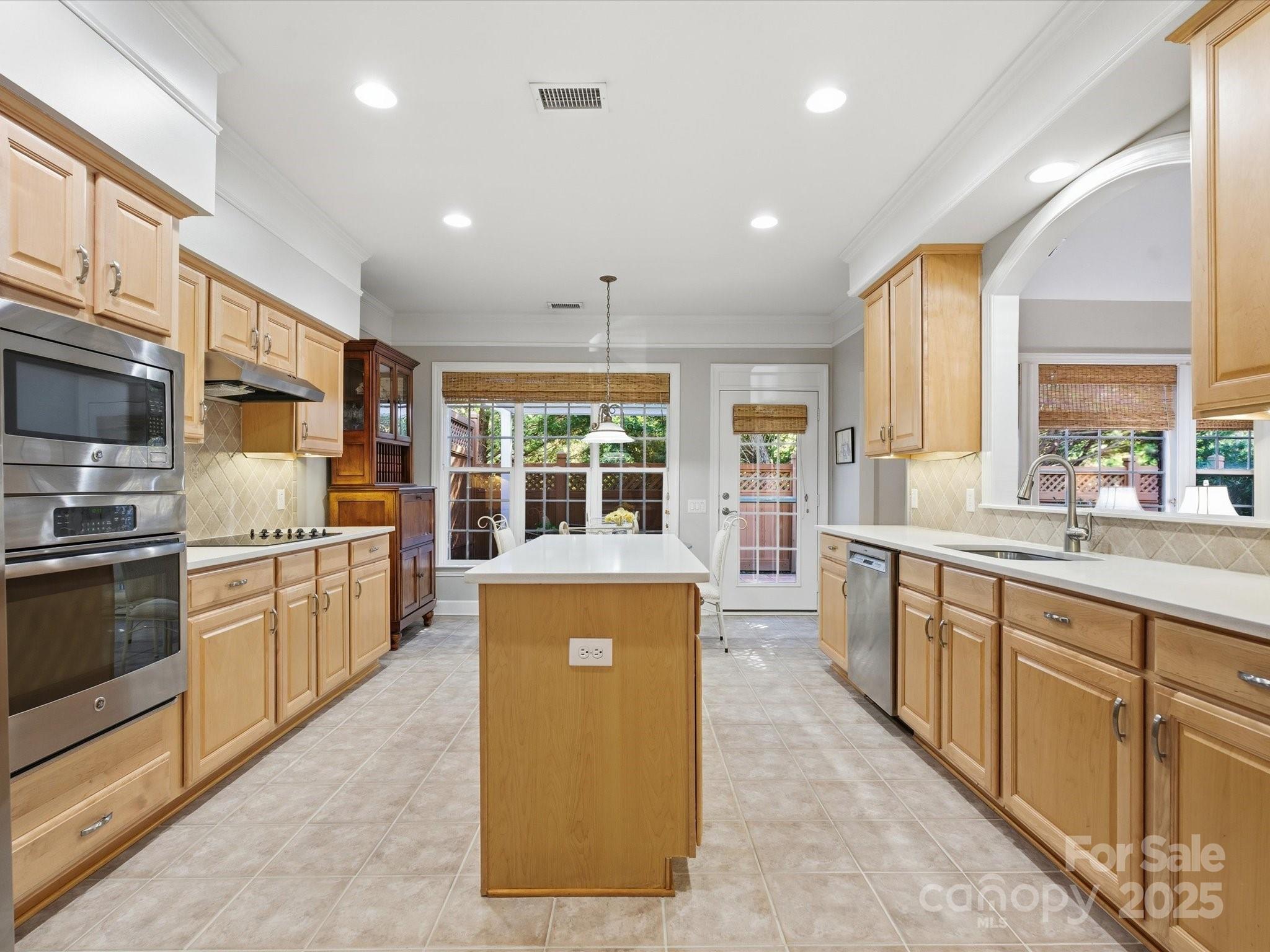 11419 Corliss Avenue Property Photo 7