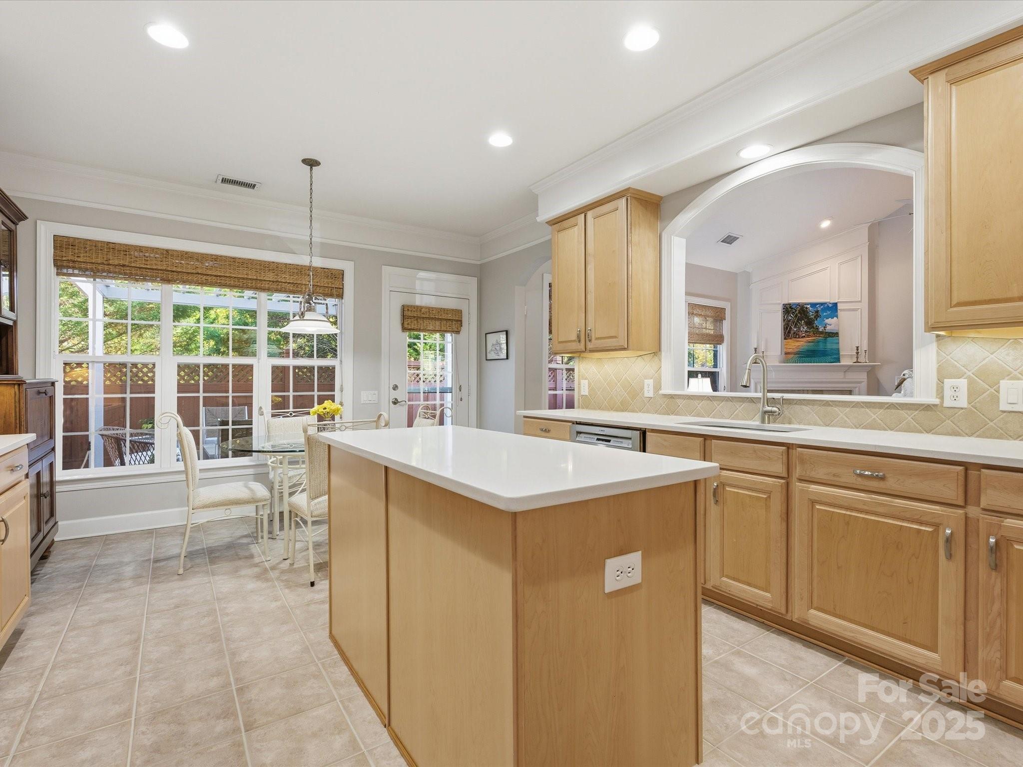 11419 Corliss Avenue Property Photo 9