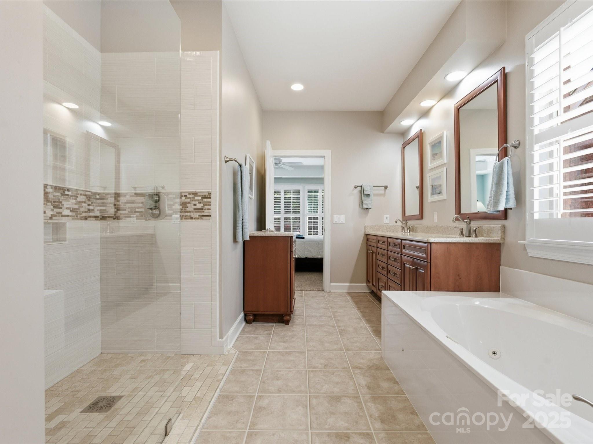 11419 Corliss Avenue Property Photo 11