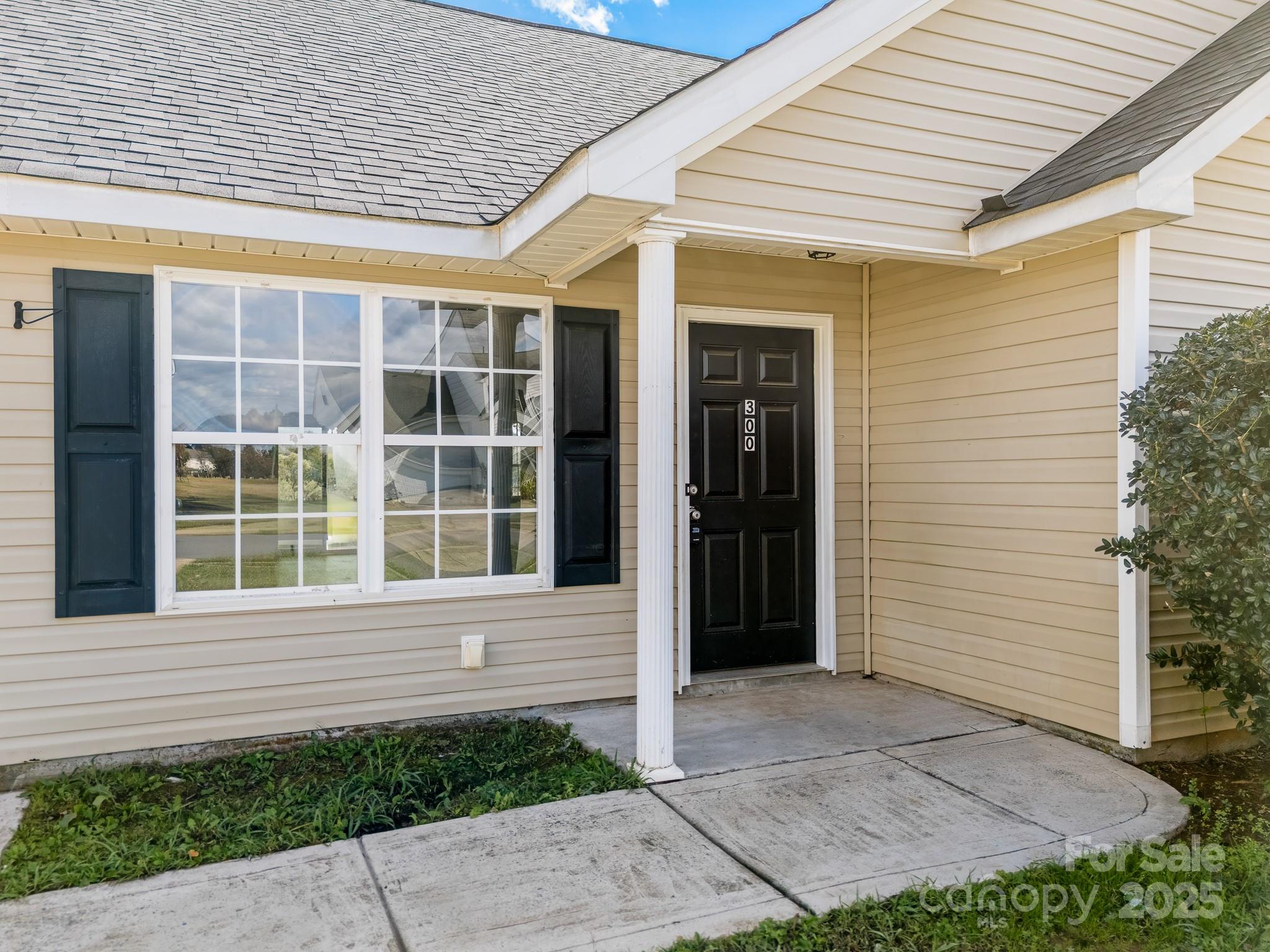 300 Glencroft Drive Property Photo 4