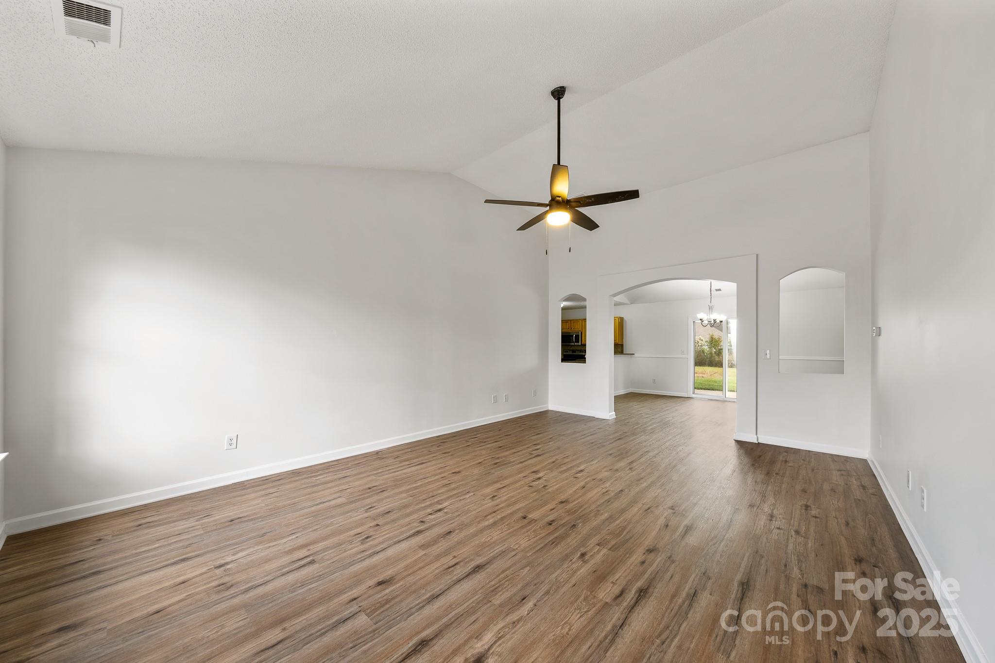 300 Glencroft Drive Property Photo 6