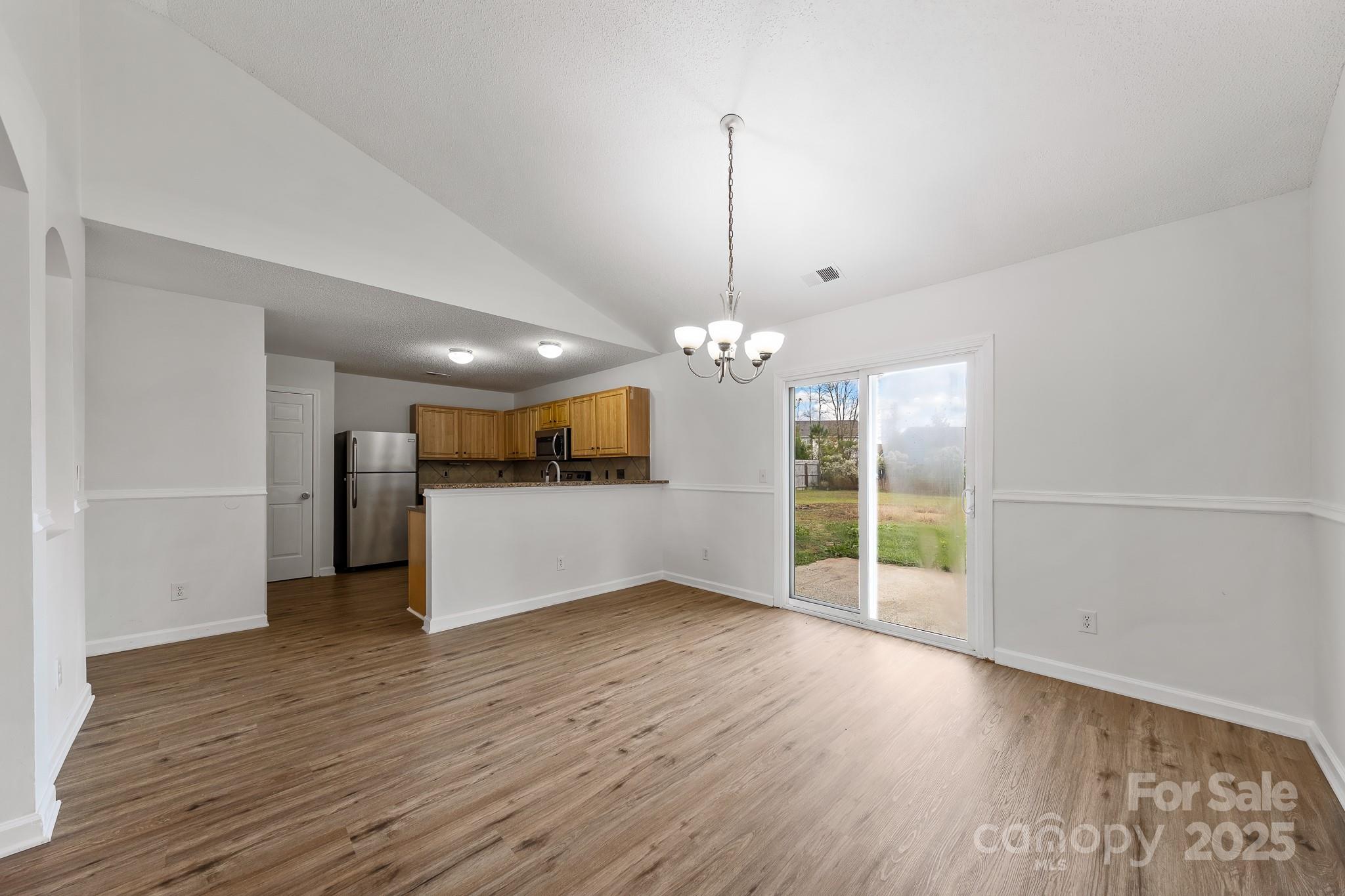 300 Glencroft Drive Property Photo 7