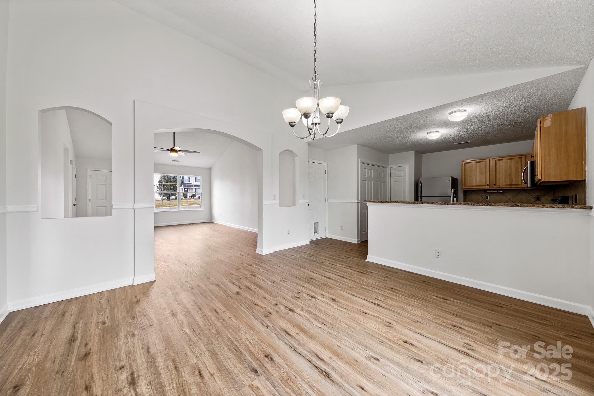 300 Glencroft Drive Property Photo 8